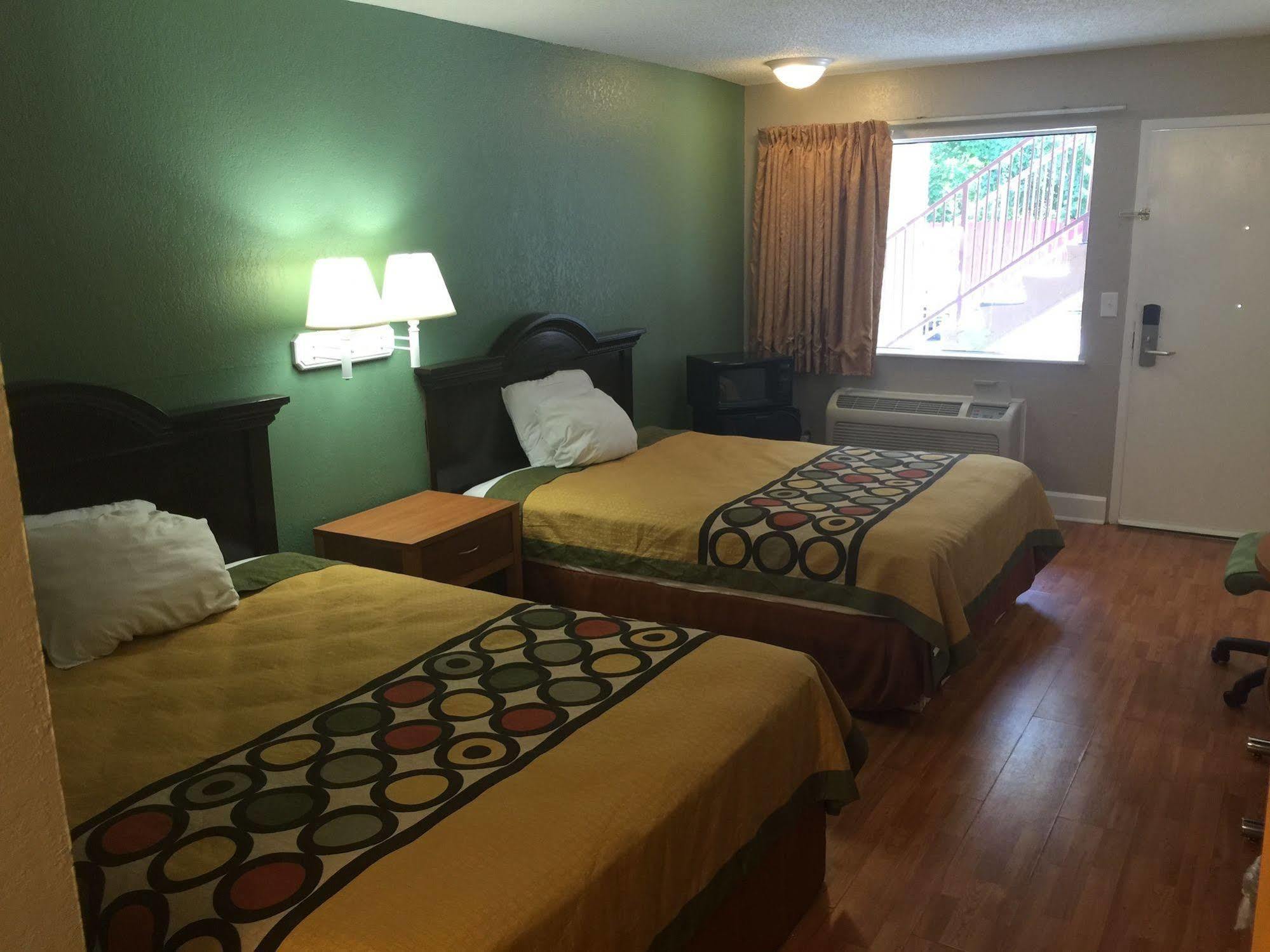 Super 8 By Wyndham Durham/University Area Nc Extérieur photo