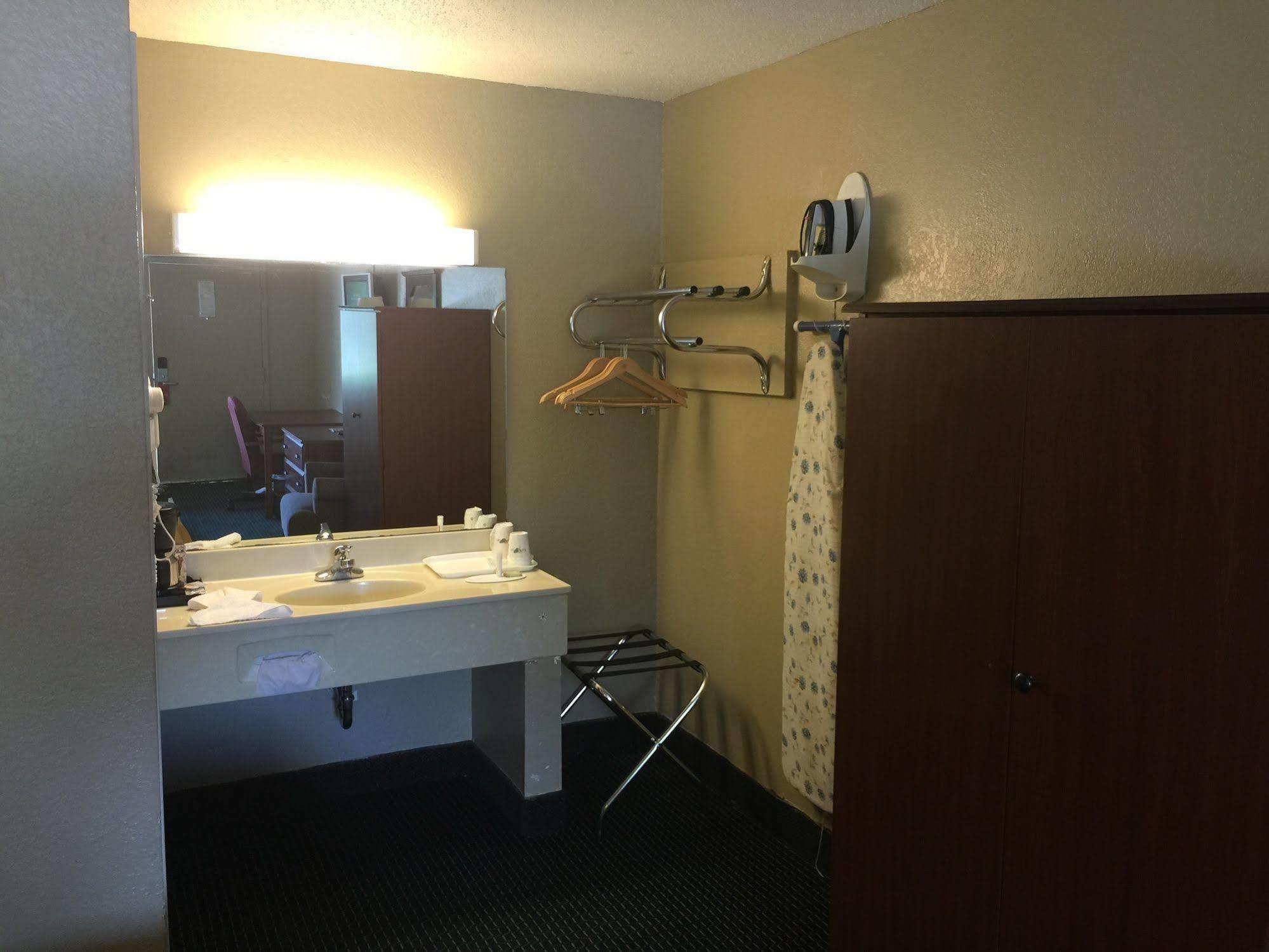 Super 8 By Wyndham Durham/University Area Nc Extérieur photo