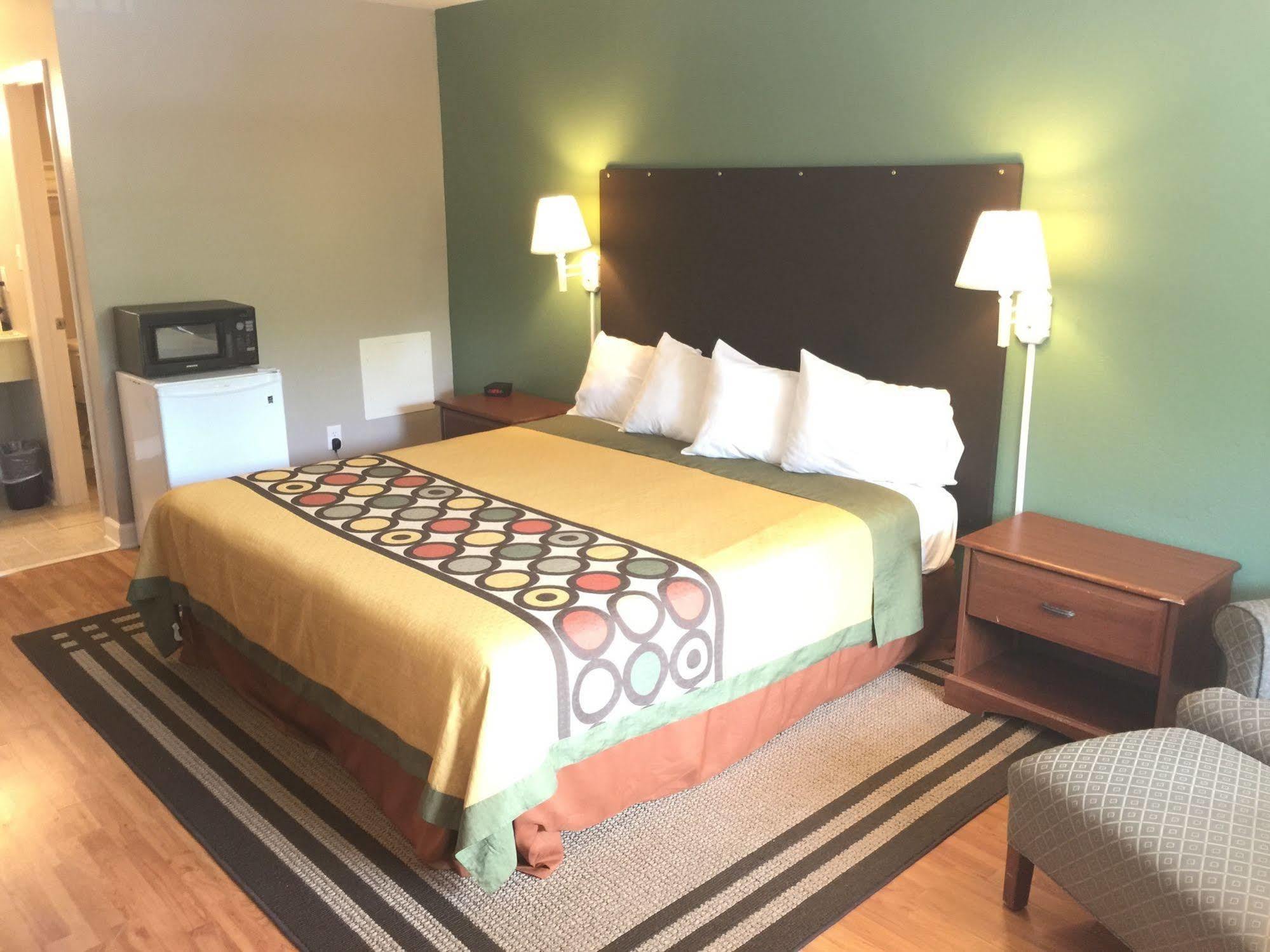 Super 8 By Wyndham Durham/University Area Nc Extérieur photo