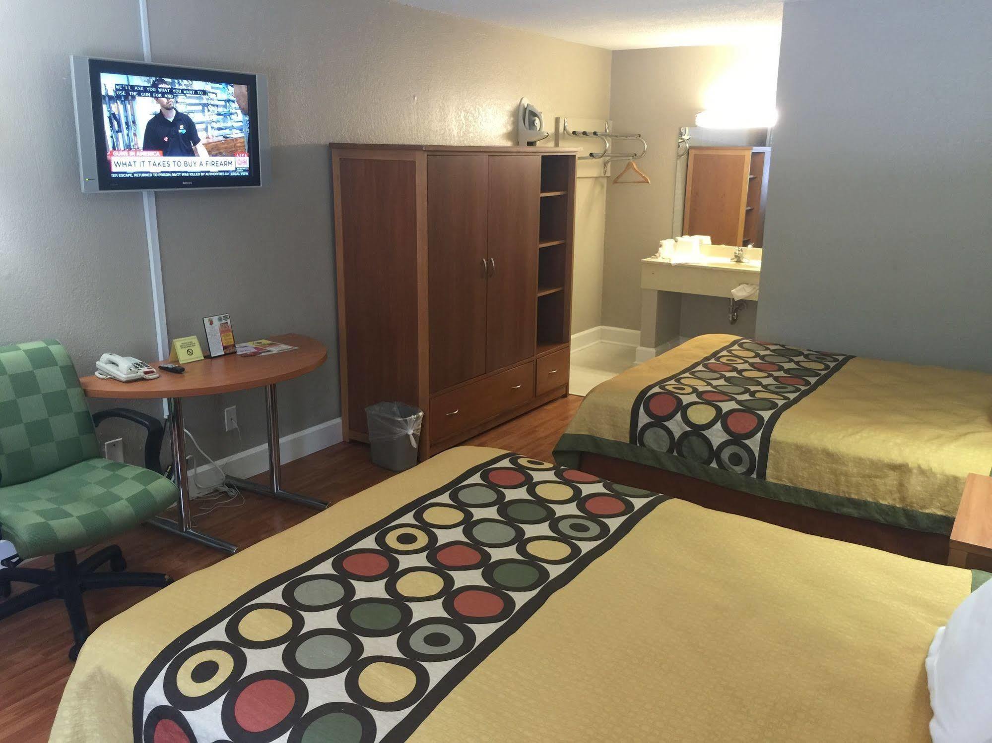 Super 8 By Wyndham Durham/University Area Nc Extérieur photo